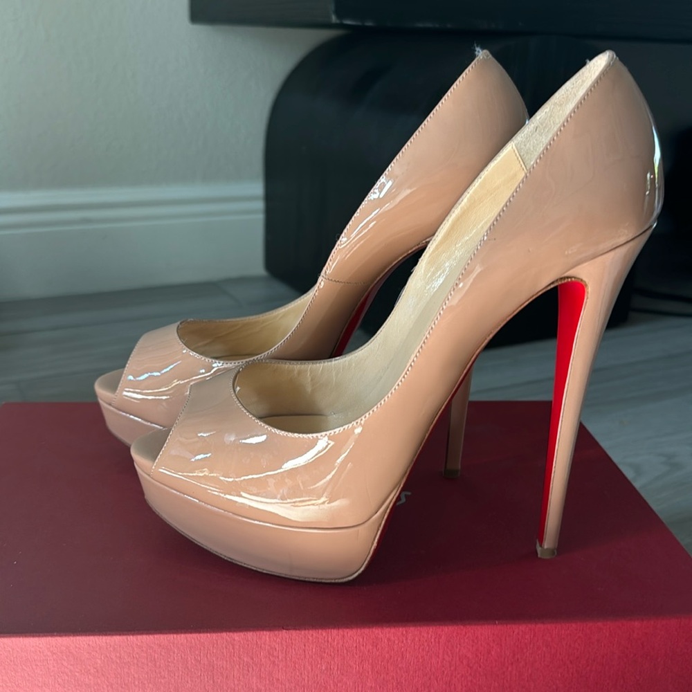 Christian Louboutin pumps peep toe in nude